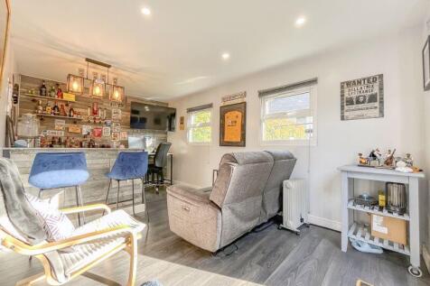 GARDEN ROOM/BAR