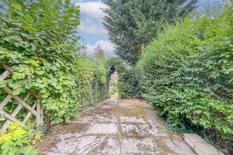 SIDE GARDEN