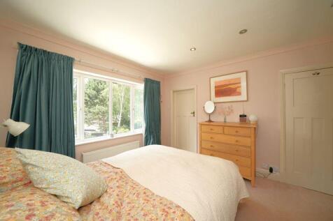 MAIN BEDROOM
