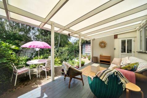 SUMMER ROOM