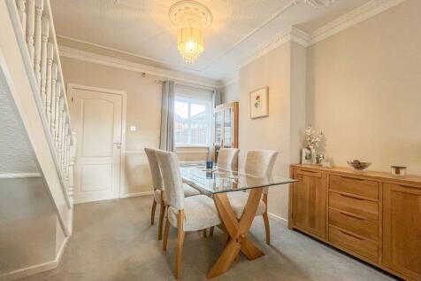 LIVING ROOM/DINER