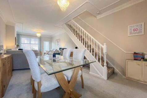 LIVING ROOM/DINER