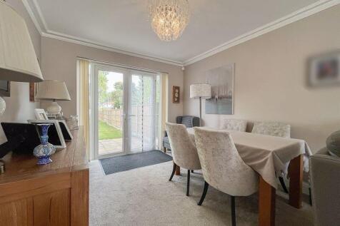 LIVING ROOM/DINER