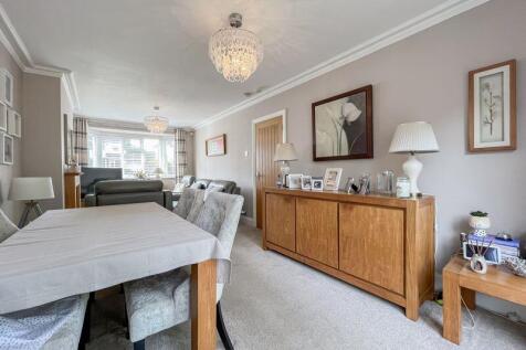 LIVING ROOM/DINER