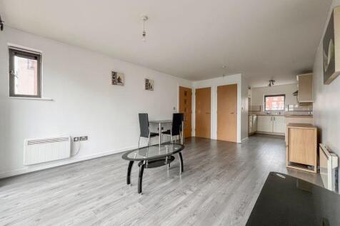 LIVING ROOM/DINER