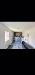GARAGE/BAR