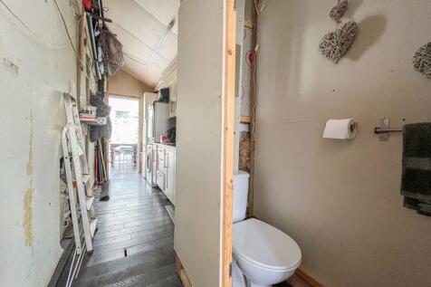 GROUND FLOOR WC