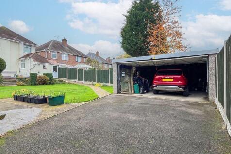 DETACHED DOUBLE GARAGE