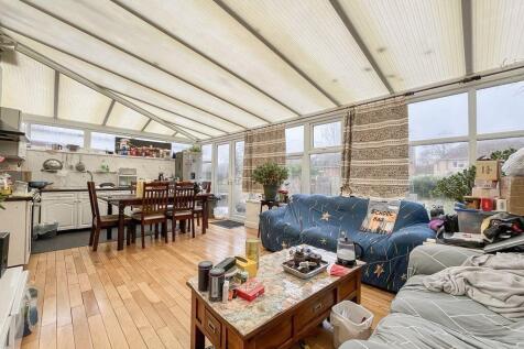 KITCHEN/CONSERVATORY