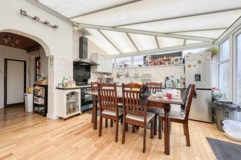 KITCHEN/CONSERVATORY