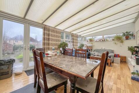 KITCHEN/CONSERVATORY