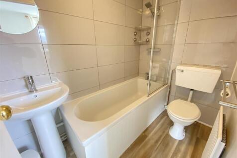 Bathroom 2.JPG