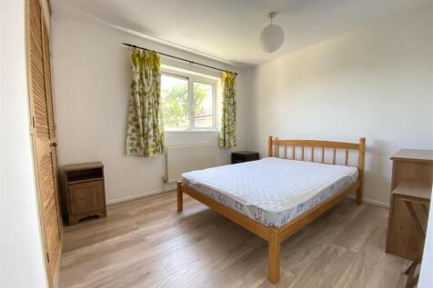 BED32020.JPG