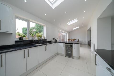 Open Plan Kitchen / Dining &amp; Living Area