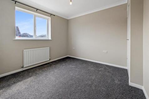 Bedroom 1.jpg
