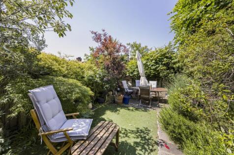 Maidenstone Hill ...