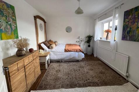 WhatsApp Image 2025-10-27 at 15.04.16_620033b7.jpg