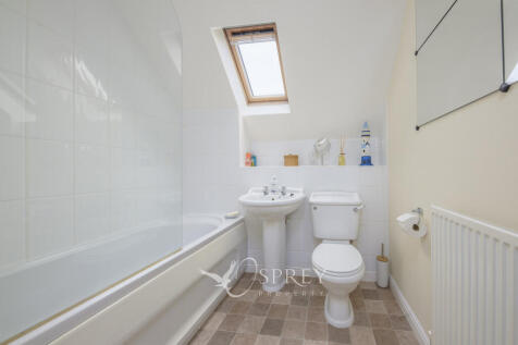 Second Floor Bath...