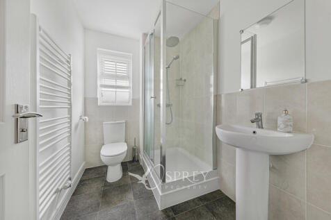 Ensuite to Bedroo...