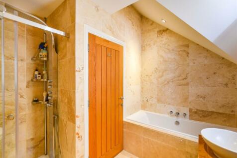 Master en-suite.JPG