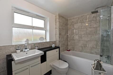 Family Bathroom.JPG