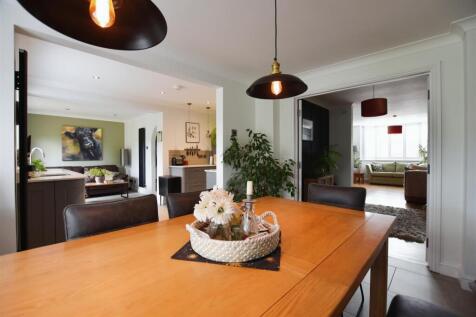 Open Plan Kitchen Diner with Family Area