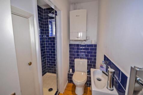 Wc &amp; Shower.JPG