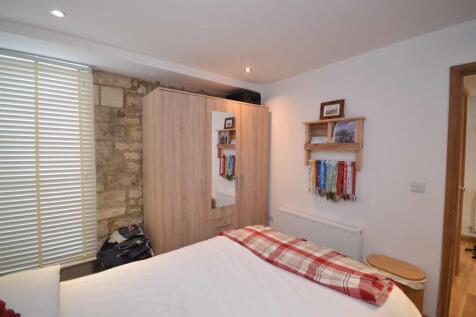 Bedroom i.JPG