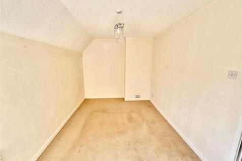32 uffington road bed 1.jpg