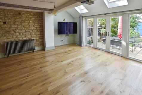 pbox-living_room-321388.JPG