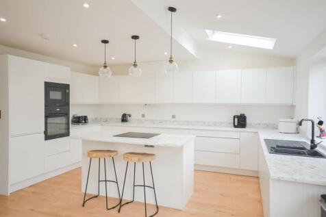 Kitchen (2).JPG