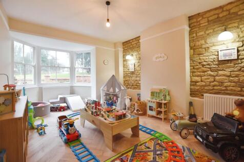 Play Room/ Bedroom 4