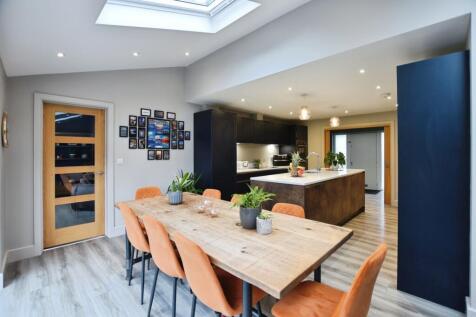 Kitchen Dining Area