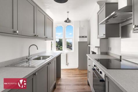 Flat 58a high street Hoddesdon via properties estate letting com