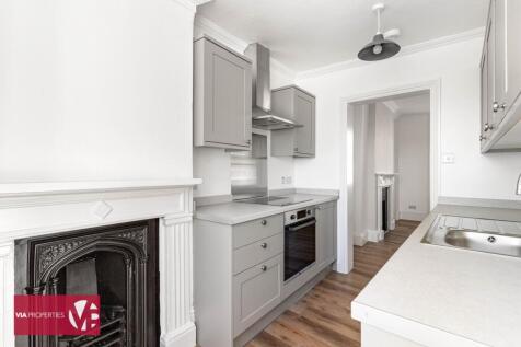 Flat 58a high street Hoddesdon via properties estate letting com