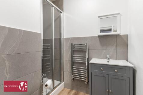 Flat 58a high street Hoddesdon via properties estate letting com