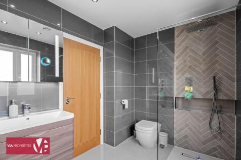 En suite bathroom