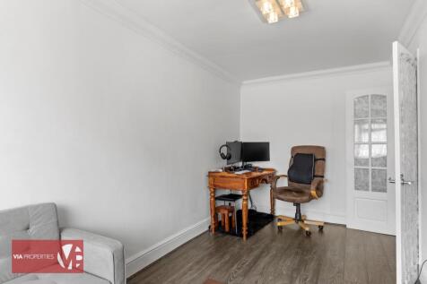 Groudn floor  bedroom/study