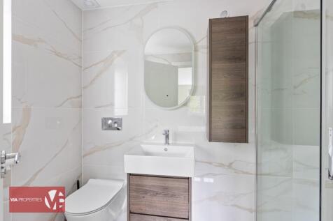Bedroom 2 En suite