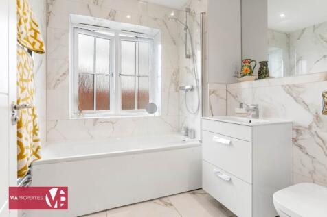 Family bathroom 1st floor