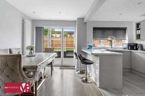 70 Davison Drive Cheshunt Waltham Cross EN8 0SX via properties e