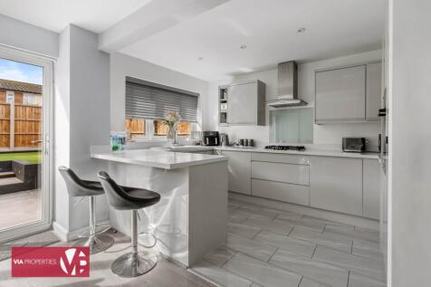70 Davison Drive Cheshunt Waltham Cross EN8 0SX via properties e