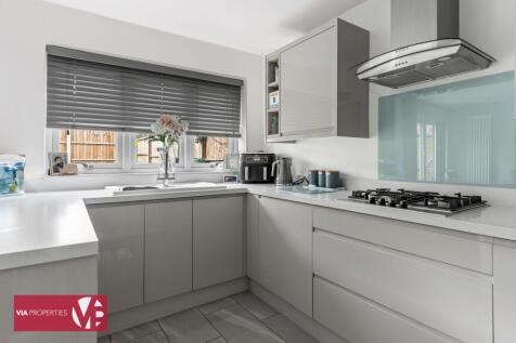 70 Davison Drive Cheshunt Waltham Cross EN8 0SX via properties e