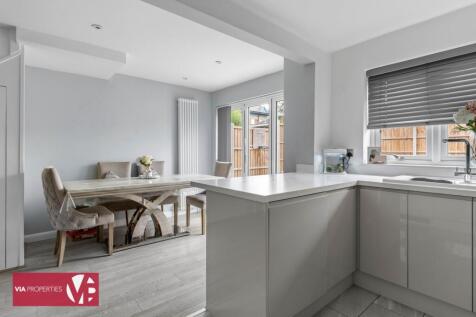 70 Davison Drive Cheshunt Waltham Cross EN8 0SX via properties e