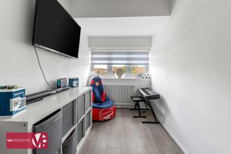 70 Davison Drive Cheshunt Waltham Cross EN8 0SX via properties e