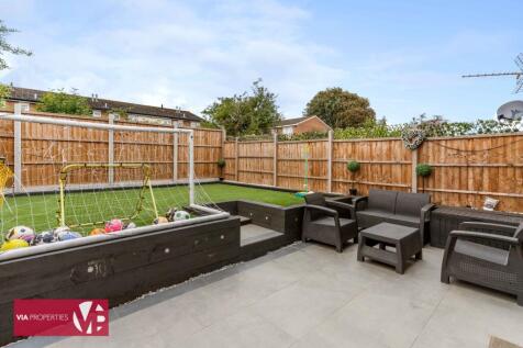 70 Davison Drive Cheshunt Waltham Cross EN8 0SX via properties e