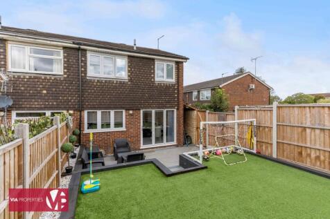 70 Davison Drive Cheshunt Waltham Cross EN8 0SX via properties e