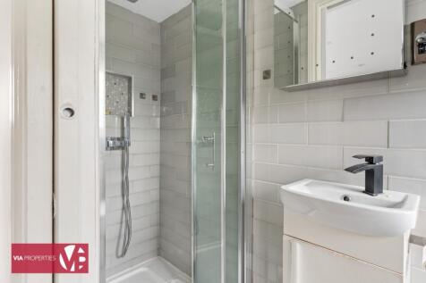 Loft room / top floor bedroom en-suite