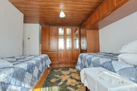 bedroom1.jpeg