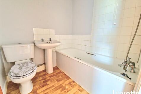 Flat 2 Bathroom
